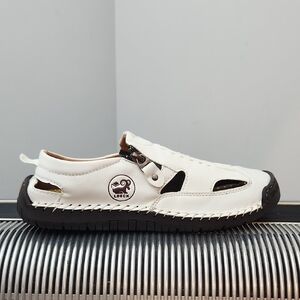 NWOT - LDECK WHITE LEATHER HIKING SNEAKER SZ EU 40 = US 9.5